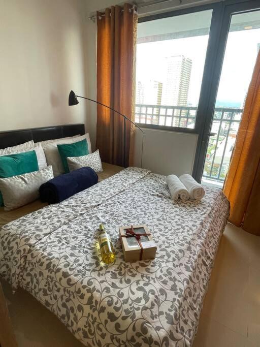 Beautiful 1br Balcony W/65uhdtv Wifi Netflix, Pool Manila