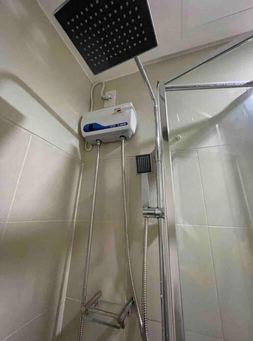 Beautiful 1br Balcony W/65uhdtv Wifi Netflix, Pool * Manila